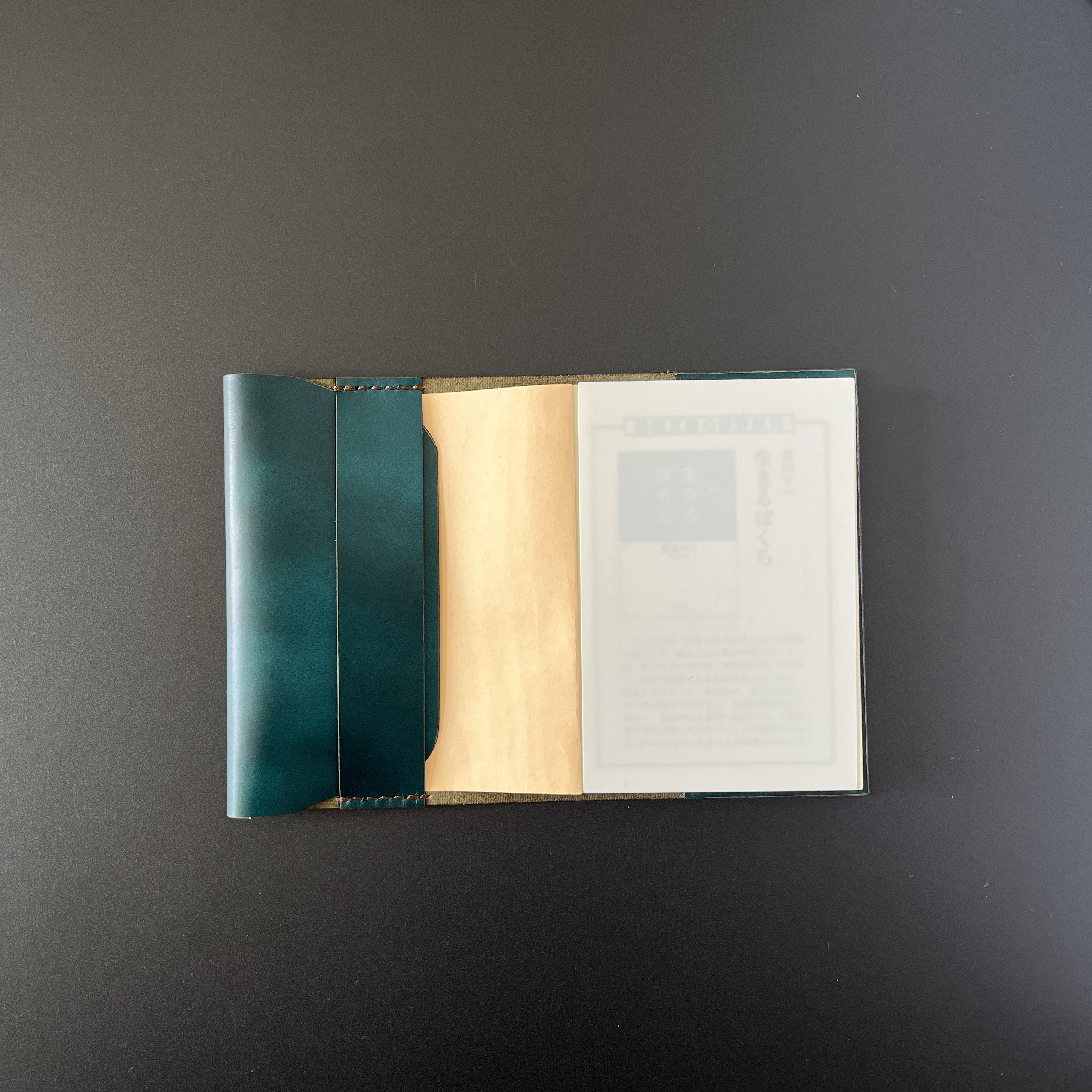 A5サイズ　バンド付き　ブックカバー　手縫いの姫路レザー