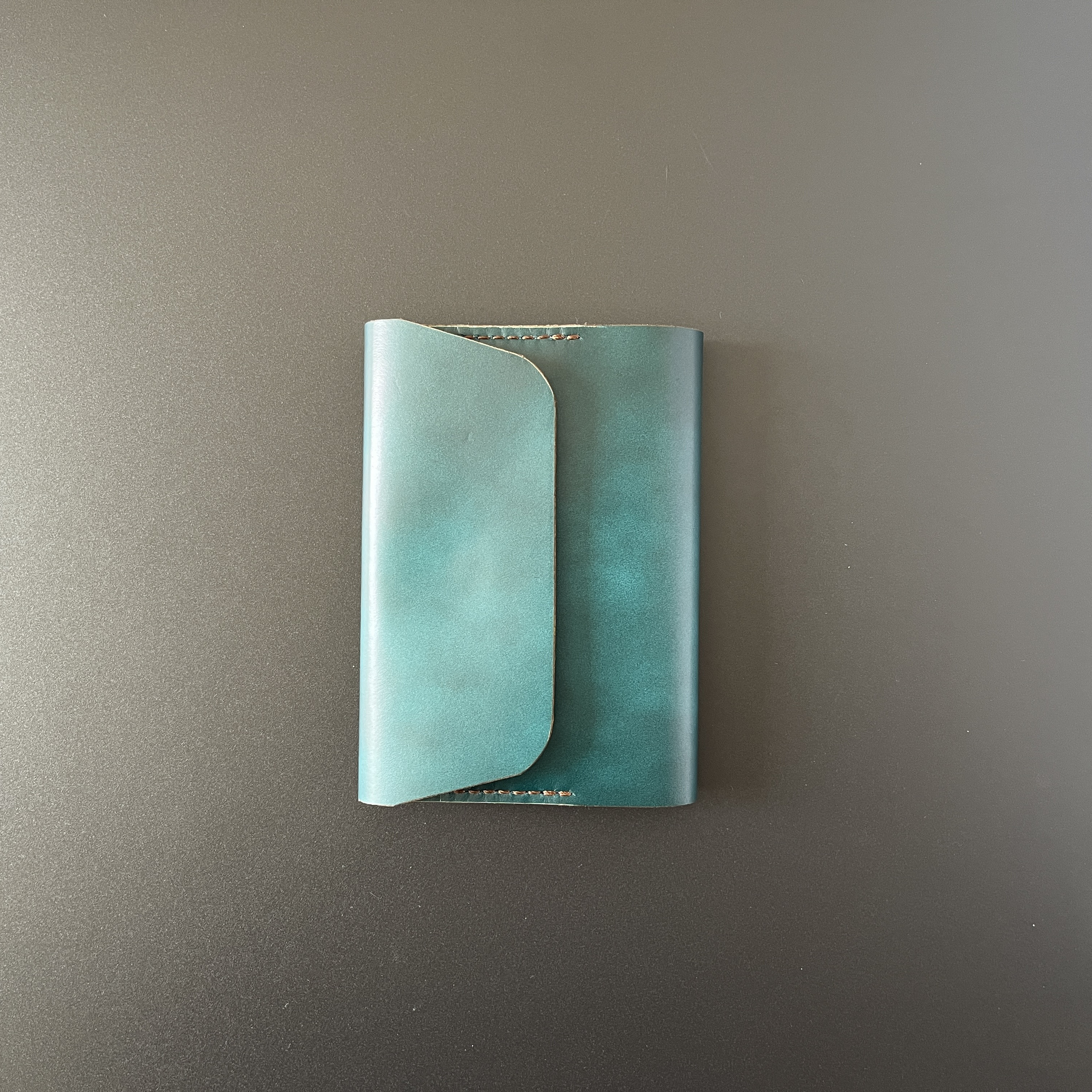 A5サイズ　バンド付き　ブックカバー　手縫いの姫路レザー