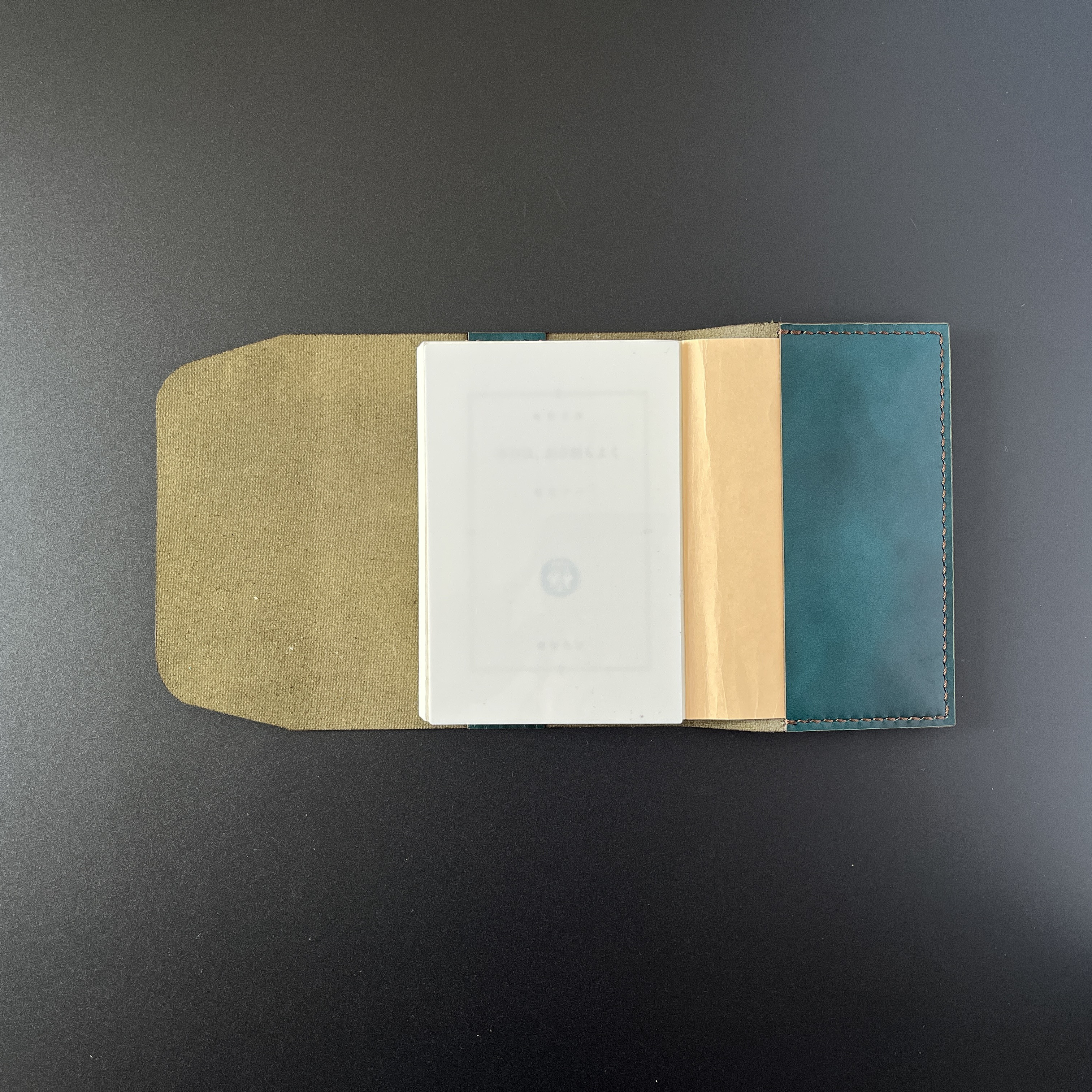 A5サイズ　バンド付き　ブックカバー　手縫いの姫路レザー