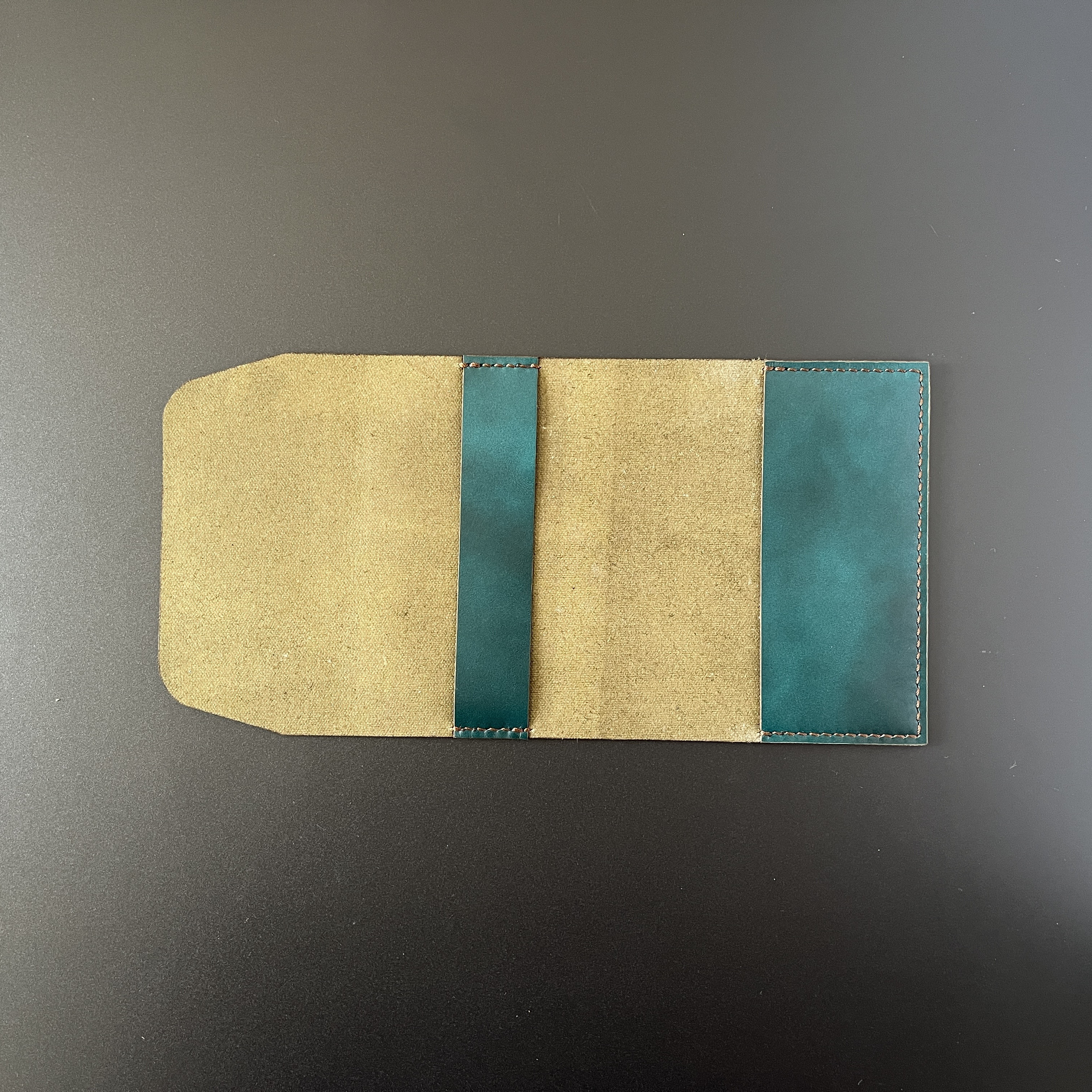 A5サイズ　バンド付き　ブックカバー　手縫いの姫路レザー