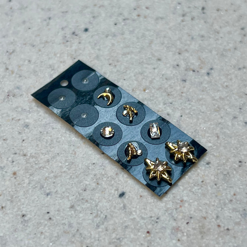 クルエラ様　耳つぼジュエリー 10枚セット キラキラ×月/gold/stone color : crystal 】/耳ツボジュエリー