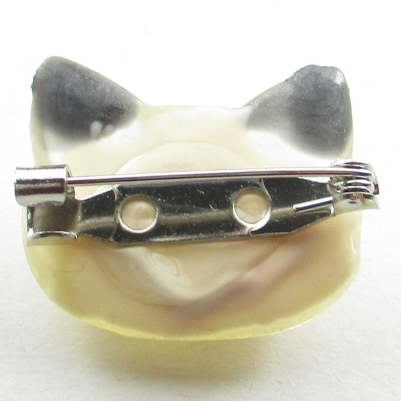 とっても普通のクォーツニャンコだからといって、配色を間違えればパンダに見える♪<ぼぼ屋のブローチ>SB1102 4枚目の画像