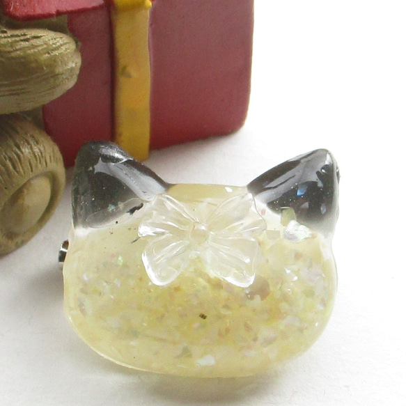 とっても普通のクォーツニャンコだからといって、配色を間違えればパンダに見える♪<ぼぼ屋のブローチ>SB1102 1枚目の画像