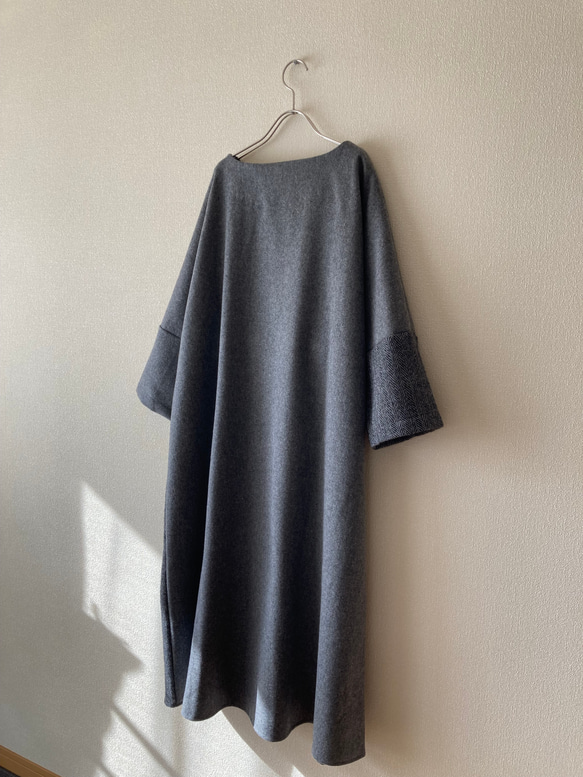 バイカラーのロングワンピース　グレー　即納 2枚目の画像