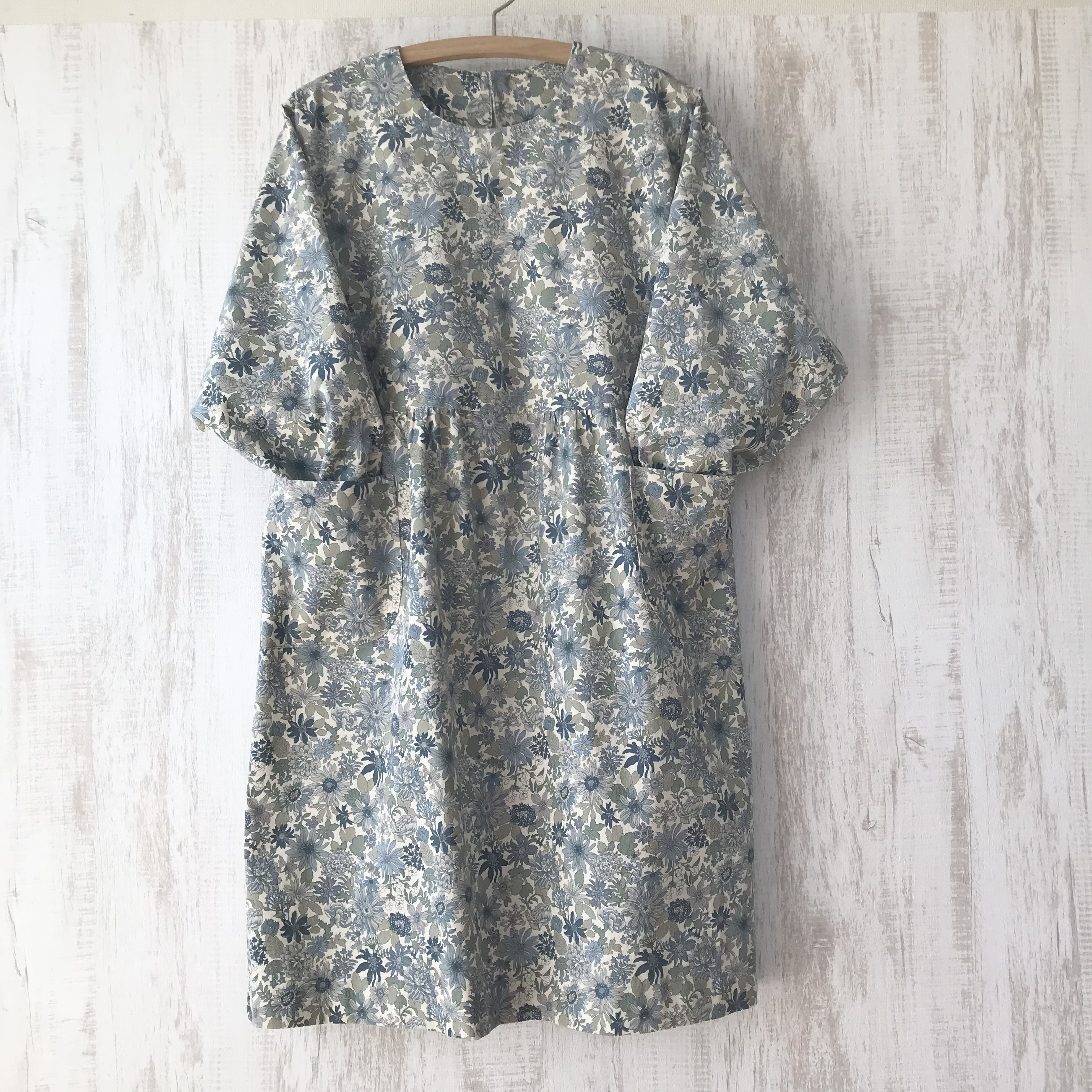 【SALE♦️30%OFF】細コール天　花柄　ゆったり　ワンピースor割烹着