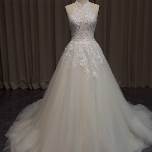 新作！アイボリー 白対応可能 ホルターネック 目立つ肩出し チュール