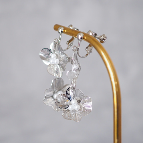 シルバーフラワーピアス/イヤリング 金属アレルギー対応サージカル