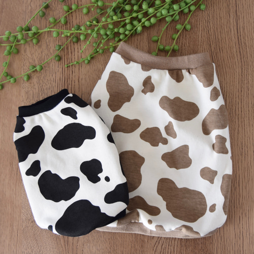 犬服 スムースニットの牛柄のタンクトップ ペット服・アクセサリー