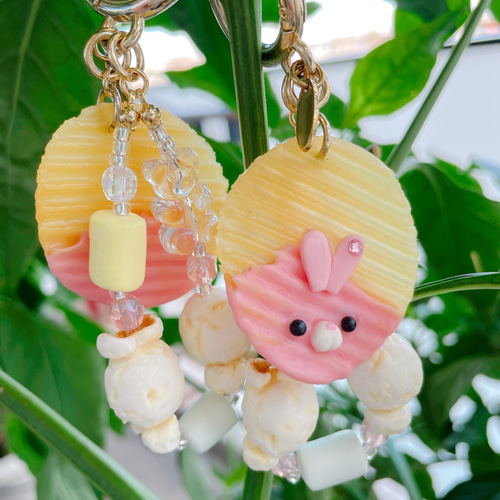 うさぎさんポテチとポップコーン の キーホルダー キーホルダー O-Hana