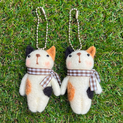 三毛猫 チェックリボン キーホルダー 羊毛フェルト monaka 通販