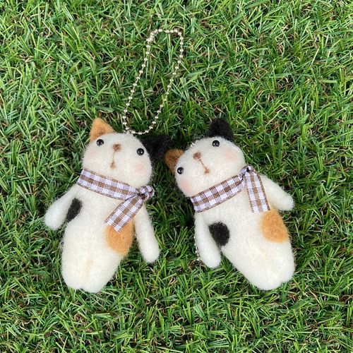 じゃれねこチャンチャーム　リボン×ミケ猫 三毛猫 チェックリボン キーホルダー 羊毛フェルト monaka 通販