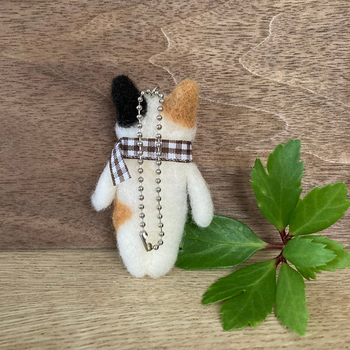 三毛猫 チェックリボン キーホルダー 羊毛フェルト monaka 通販