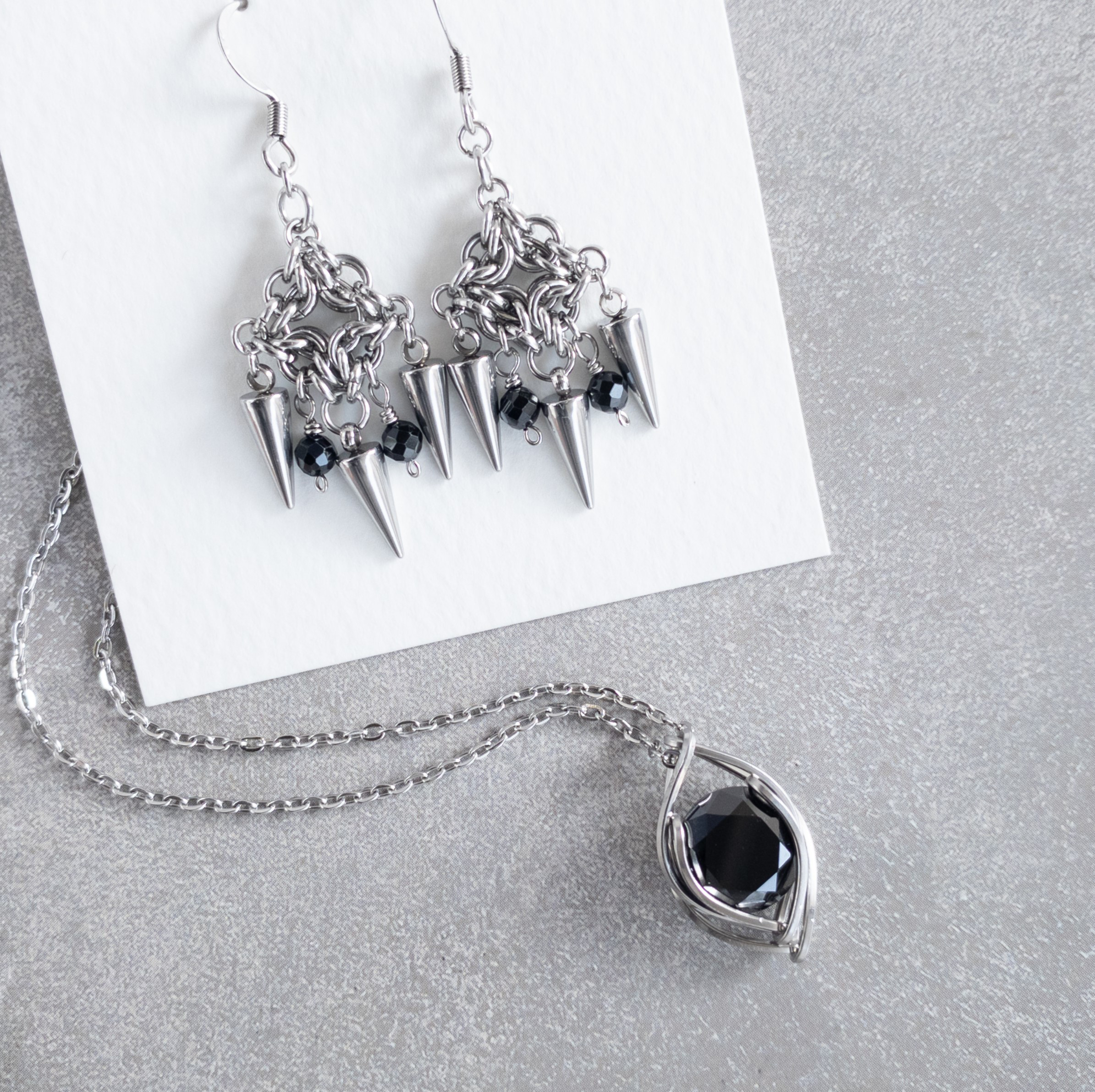 ゴシックシャンデリアピアス & キュービックジルコニアペンダント（サージカルステンレスアクセサリー2点セット）