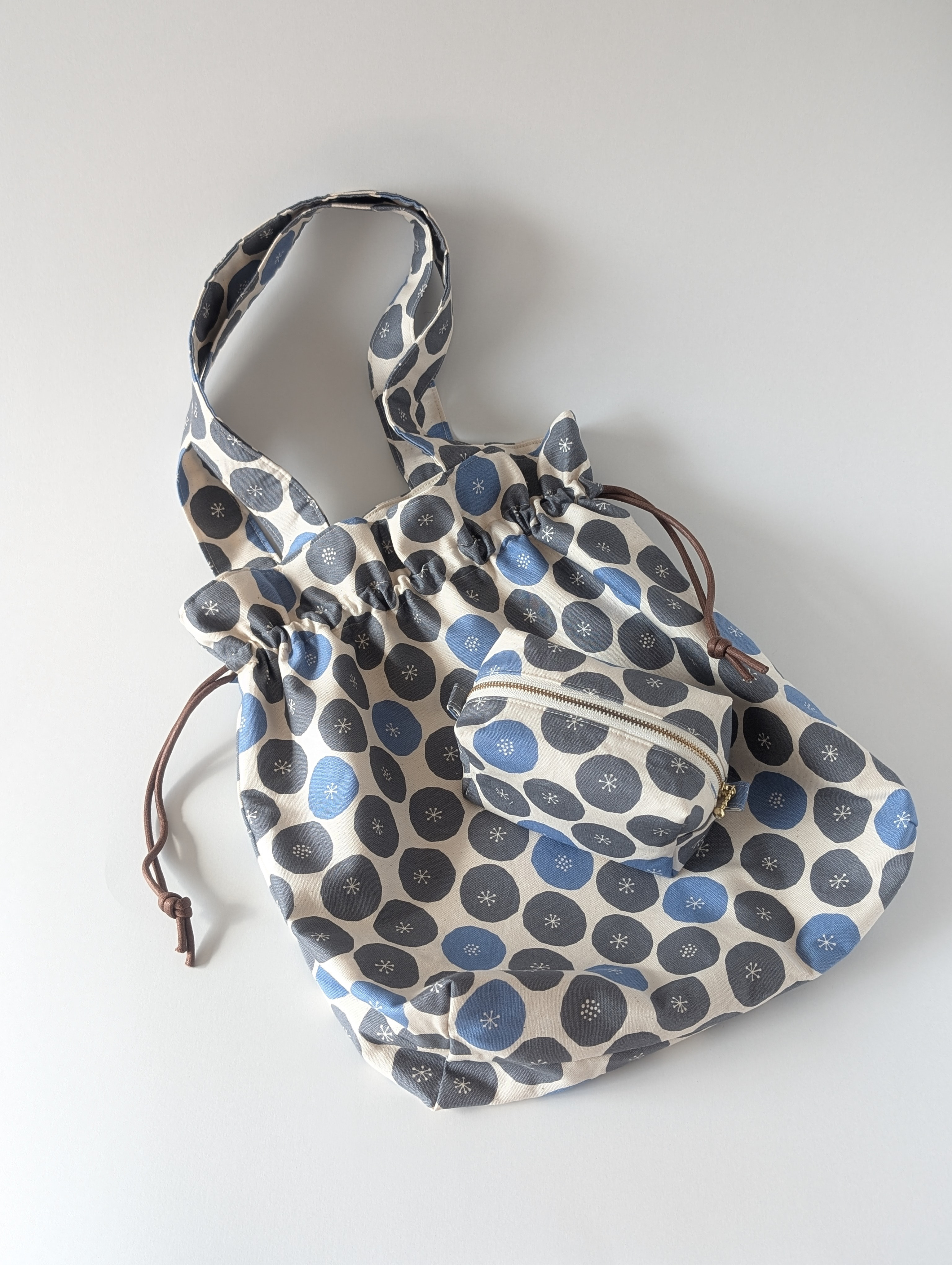 巾着バッグ（内ポケット付き）とボックスポーチのお揃いセット