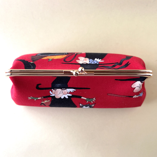 cancan☆フラットポーチ♥️赤☆白☆黒☆印象的な女性C♥️ハンドメイド ガバっ！と開くがま口ポーチ USAコットン 魔女のお婆さん柄（赤