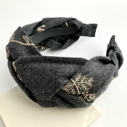 三つ編みのカチューシャ 刺繍入りコットンビエラ チャコールグレー 2枚目の画像