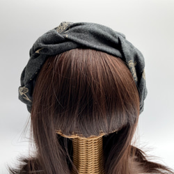 三つ編みのカチューシャ 刺繍入りコットンビエラ チャコールグレー 5枚目の画像