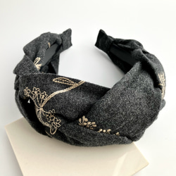 三つ編みのカチューシャ 刺繍入りコットンビエラ チャコールグレー 3枚目の画像