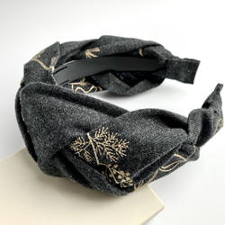 三つ編みのカチューシャ 刺繍入りコットンビエラ チャコールグレー 7枚目の画像