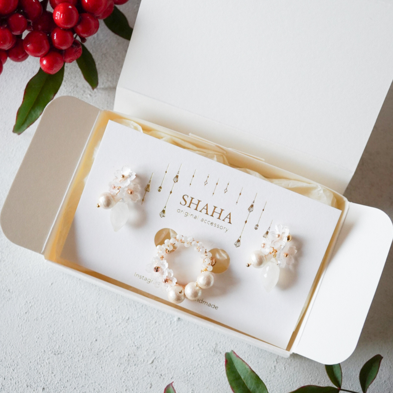 コットンパールと桜モチーフのハッピーバッグ福袋　イヤーアクセサリー＆ブローチセット（BOX入り）