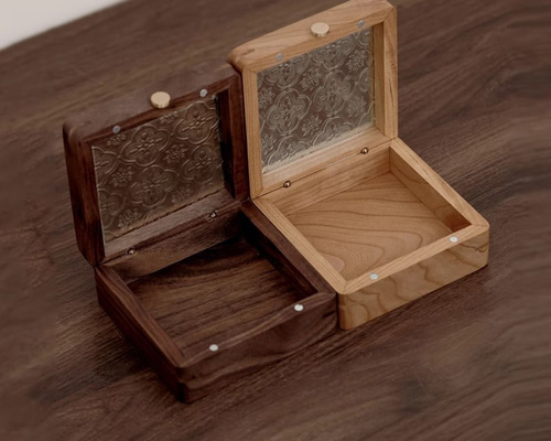 花柄の木製小物入れ 52b84994919798b4018b17a673eb6a