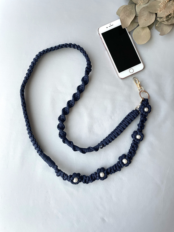 パラコードで作るお花のスマホショルダーストラップ(ネイビー