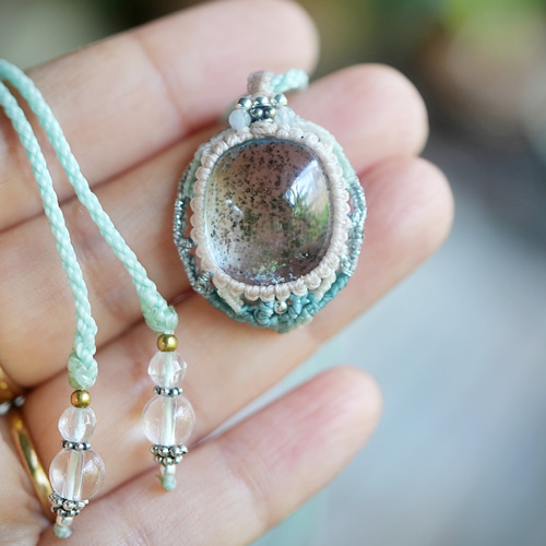 ルビー、ホワイトラブラドライト、モスアクアマリンのマクラメネックレス