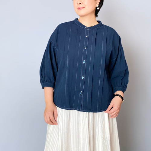 綿麻素材の七分袖タックブラウス (ネイビー ) 大人 レディース 白