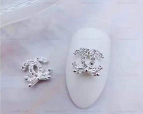 シャネルネイルパーツ デコパーツ ティアラ 通販 18673006｜Creema