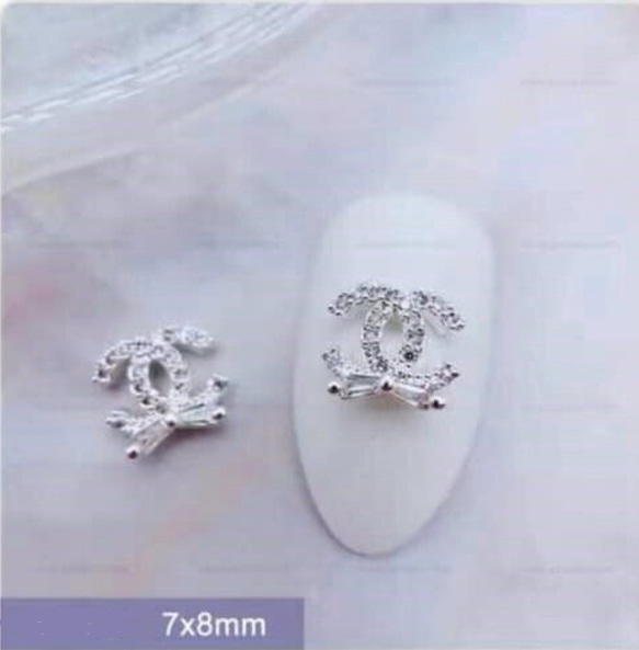 シャネルネイルパーツ デコパーツ ティアラ 通販 18673006｜Creema