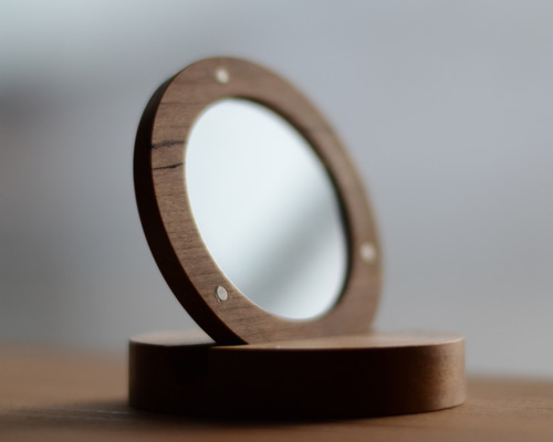 名入れ可/天然木のコンパクトミラーΦ68/手鏡/ブラックチェリー/木工