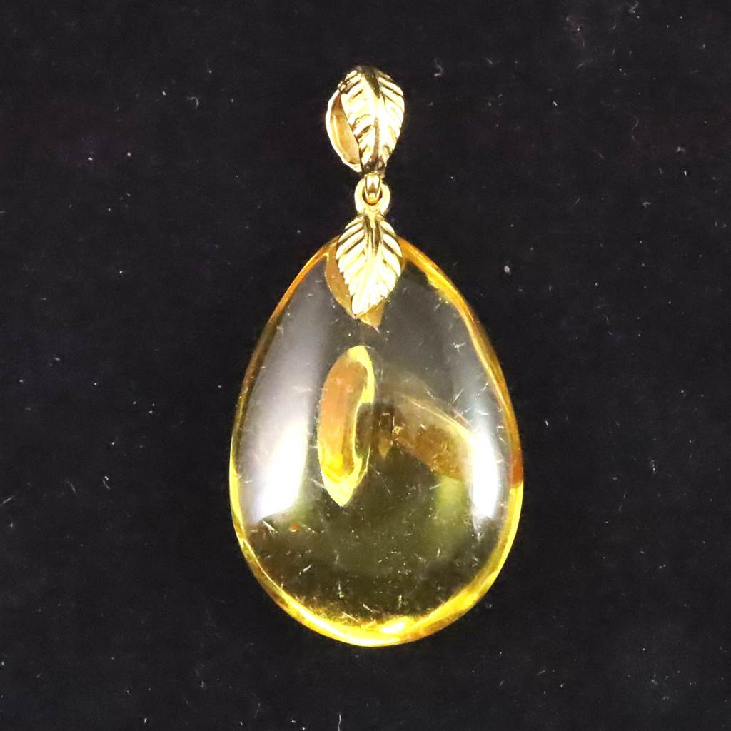 天然琥珀　バルティックアンバー 25mm ペアシェイプ ペンダント 2.8g #64023