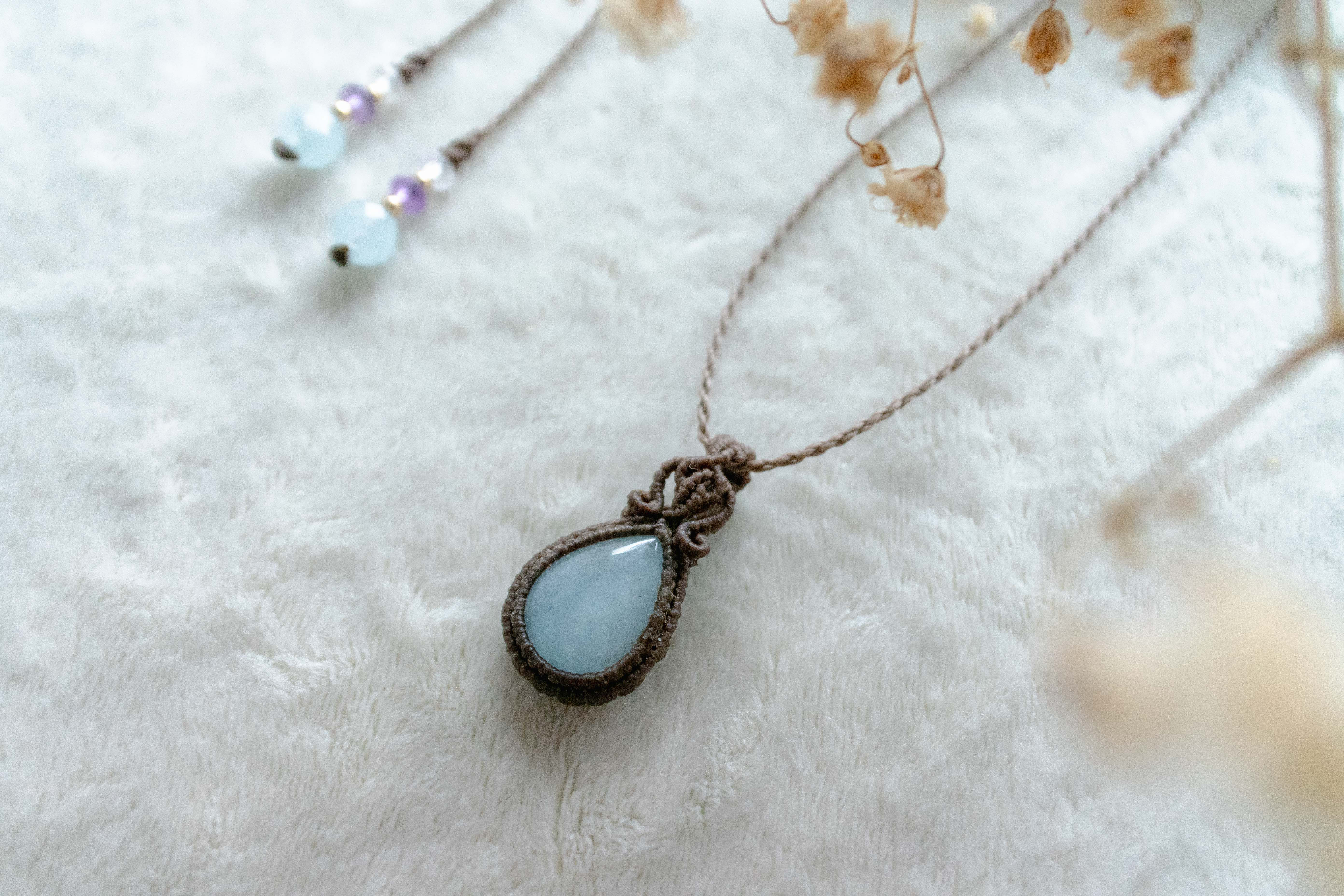 私だけのお守り・アクアマリンのシンプルマクラメペンダント