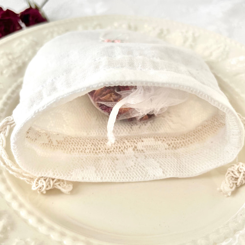 お花の刺繍ポーチとポプリのセット＊ローズ サシェ 匂い袋 まる 巾着