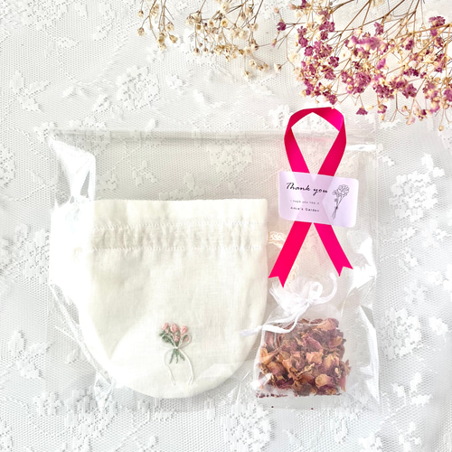 お花の刺繍ポーチとポプリのセット＊ローズ サシェ 匂い袋 まる 巾着