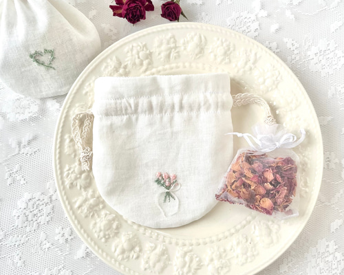 お花の刺繍ポーチとポプリのセット＊ローズ サシェ 匂い袋 まる 巾着
