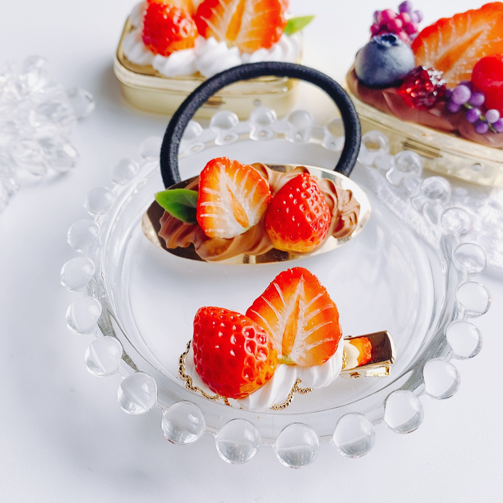 ぷっくり いちごクリームケーキ ベビーヘアクリップ ヘアピン ヘアゴム 髪飾り ぷっくりイチゴ♡ベビーヘアクリップヘアゴム