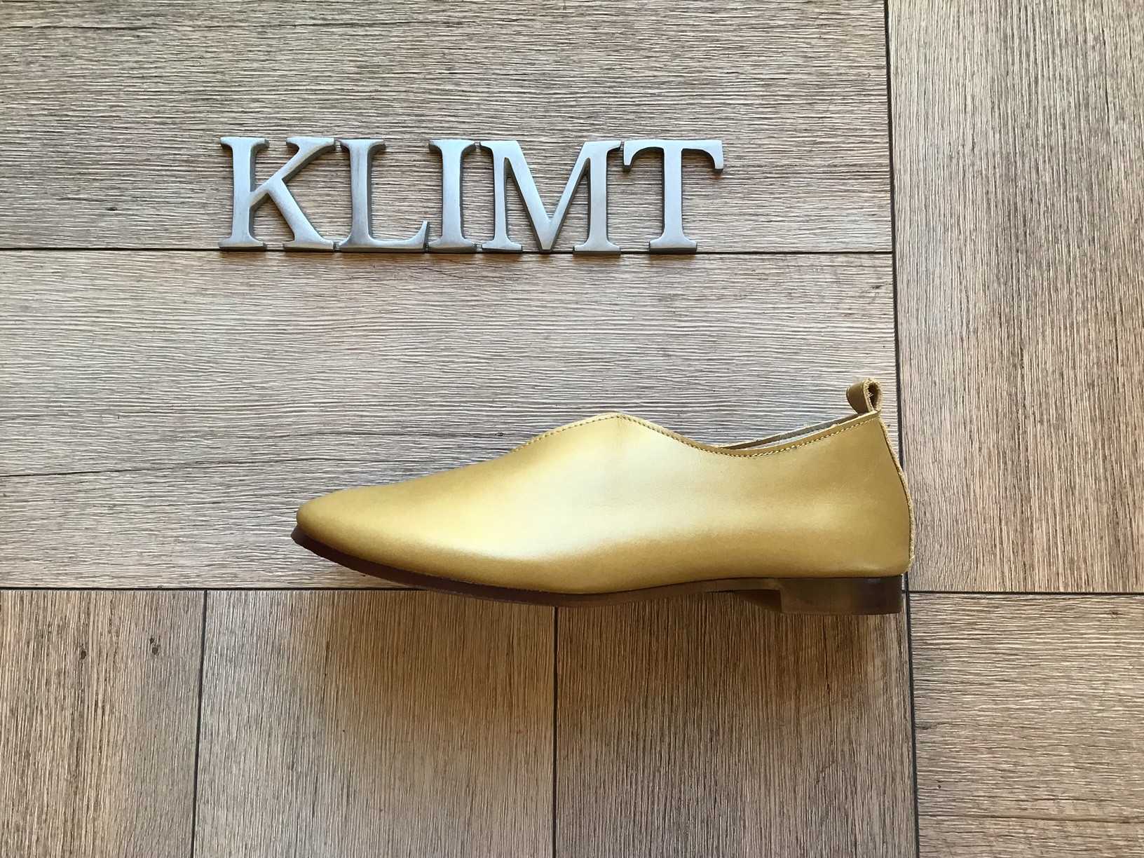 Ⅴカットスリッポン　オリーブラメ