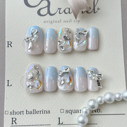 水色グラデーションのうるきらネイルチップ〜ワンホン 韓国