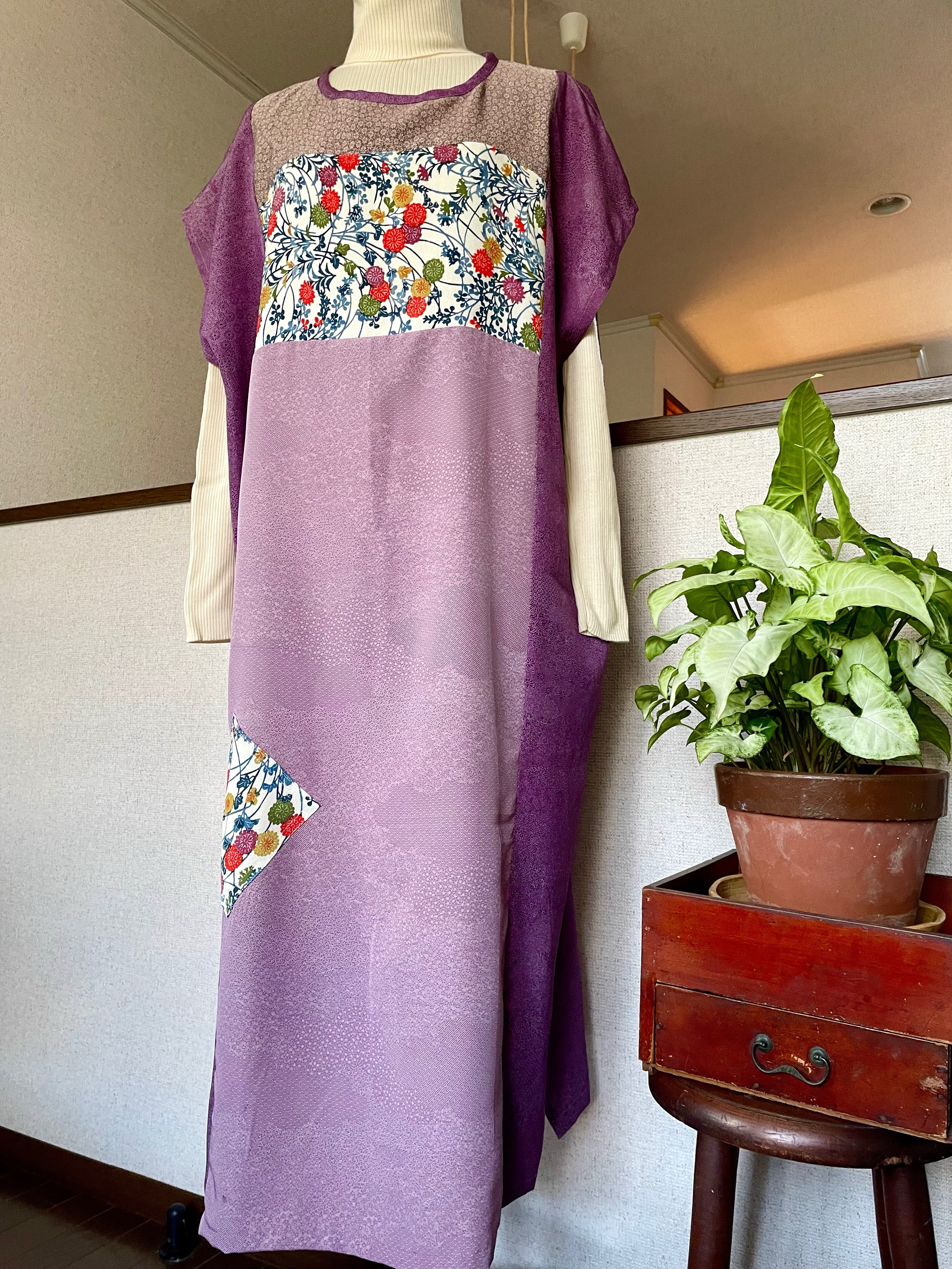 SALE しなやか正絹　着物リメイク　着物ワンピース　ゆったりロングチュニック　紫系