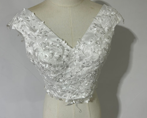 ボレロ Vネック 美しい花レース ノースリーブ くるみボタン キラキラ  