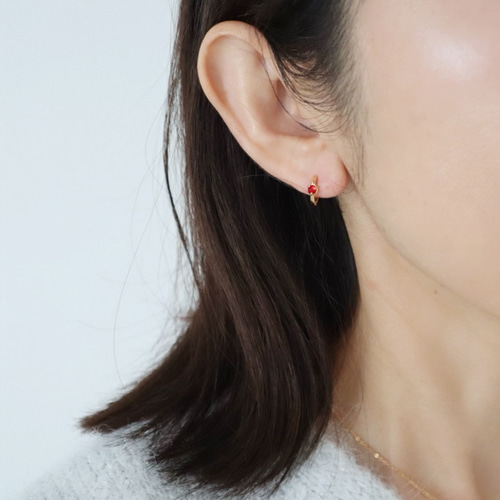 ガーネットカラー ワンタッチフープピアス／ノンホールピアス ピアス