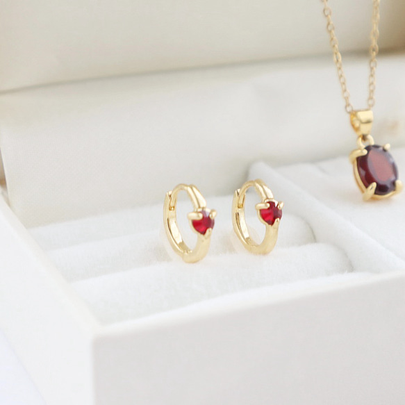 ガーネットカラー ワンタッチフープピアス／ノンホールピアス ピアス