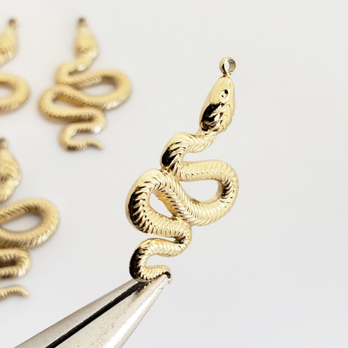 1個 蛇 ヘビ ステンレス snake チャーム パーツ スネーク シンプル