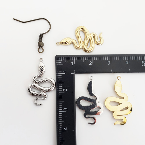 1個 蛇 ヘビ ステンレス snake チャーム パーツ スネーク シンプル
