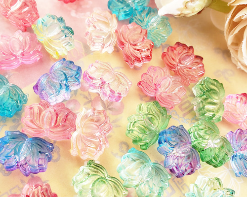 ピアス　シルバーの蓮の花　大ぶり　大振り　クリア　透明　涼しげ　夏　和風 ピアス シルバーの蓮の花 大ぶり 大振り クリア 透明 涼しげ 夏