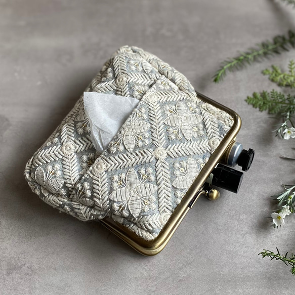 インド刺繍　グレー　ハーリキン　ティッシュがま口　 1枚目の画像