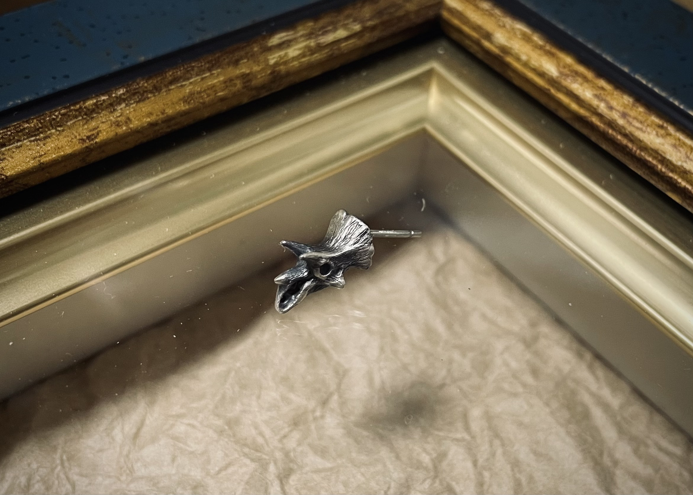 【片ピアス】トリケラトプス-小さな頭骨-