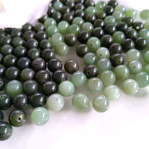 6～12mm 良質 ネフライト（軟玉） カナダ翡翠／ロシア翡翠 天然石