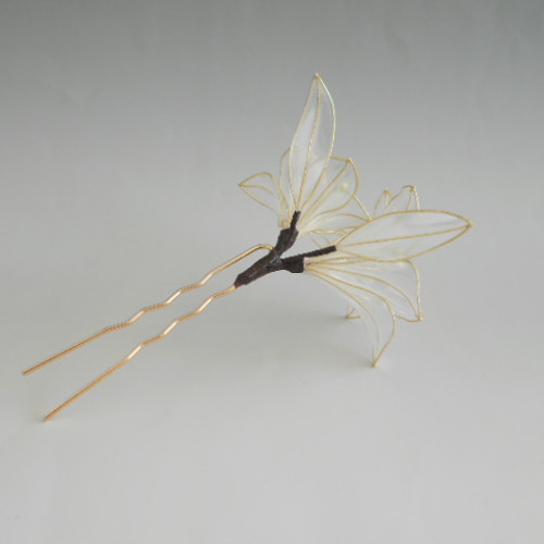 ホワイトパールの蝶の簪 カサブランカ・百合（ホワイトパール）簪 髪飾り かんざし 時音